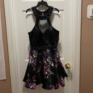 Short dress with flowers on it